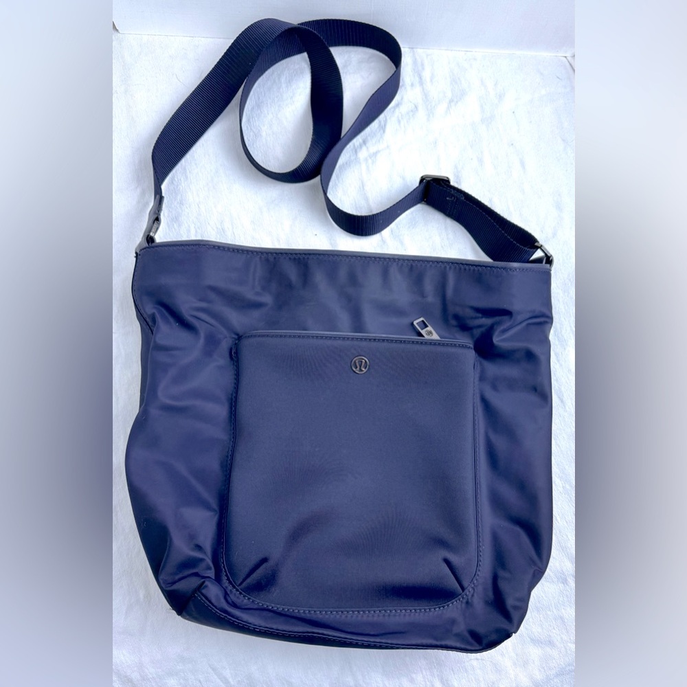 Lululemon Navy Blue All Set Bucket Crossbody Shoulder Bag - Picture 6 of 13